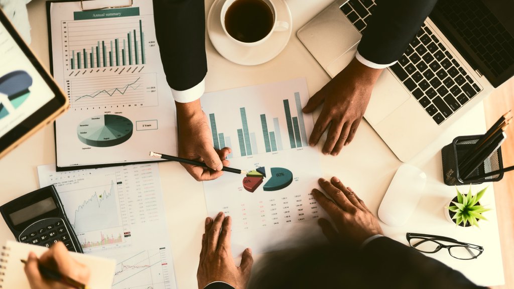 Life at Happy2Investt — team at work